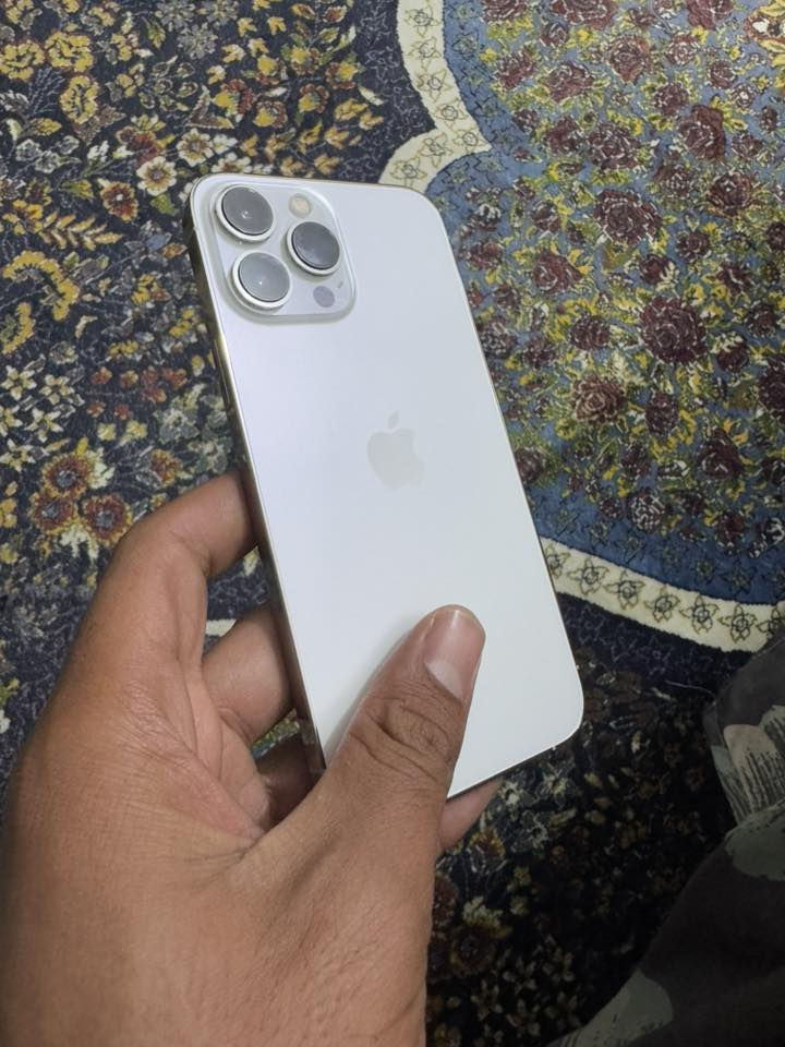 ايفون 13برو ماكس جهاز نضيف بتر بطاريه 84ذاكر 256جهاز شخط مآبي  سعر جهر 700بي مجال رقم الهاتف ***********
