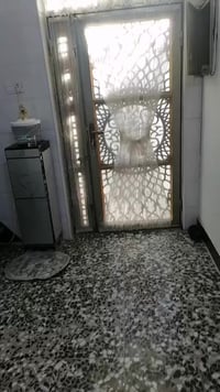 دار للبيع  المساحه 100 طابقين بناء درجه اولى  الطابق الاول غرفه + صاله...