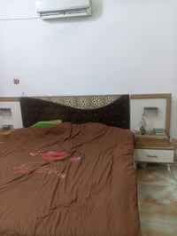 جرباية • ميز جانبي