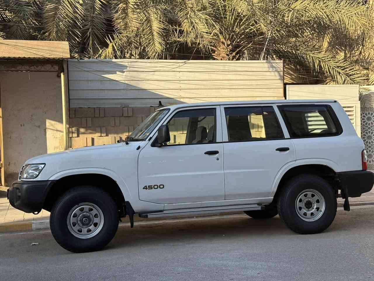 السلام عليكم 
نيسان باترول 2003 كهربائيات كله شغاله تحكم لايت شغال بانزين وغاز 120L بسمي سنويه لحد 2028 تخم تاير يابني جديد برجستون ربل بدي جديد عنبار بريك جديد عنبار كلج فوك وجوه جدد سلف جديد بور ستيرن جديد حداديه نضيفه ب125.


**إذا كنت صاحب هذا الإعلان وتريد حذفه لأي سبب، رجاءا أرسل رسالة إلى الدعم الفني**