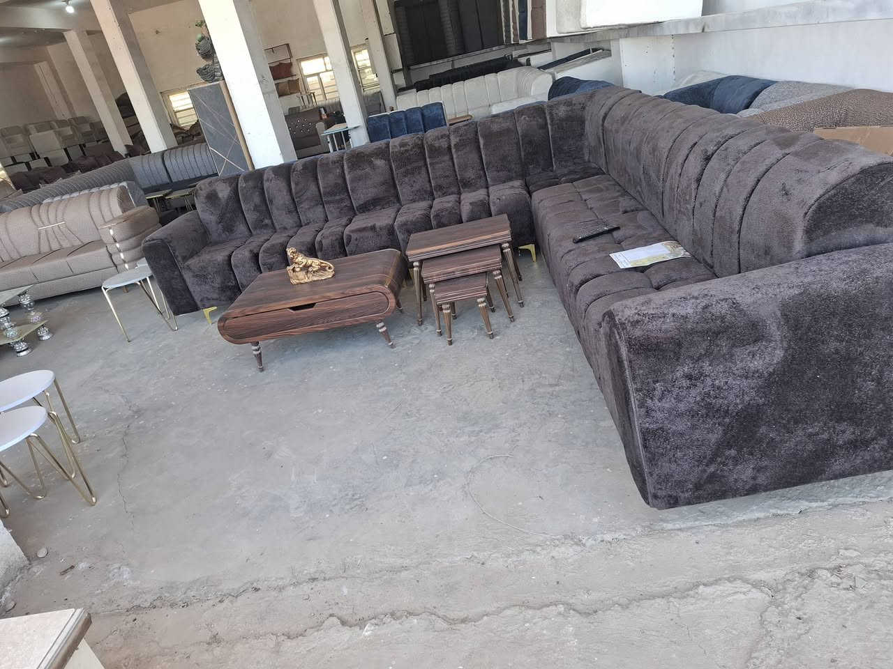 اسلام عليكم ديوان 11مقعد جديد غير مستعمل تسكام  بلوك اسود سفنج مميز اقماش خاولي شغل درجا اولى الحمزة الغربي واكو توصيل ***********
