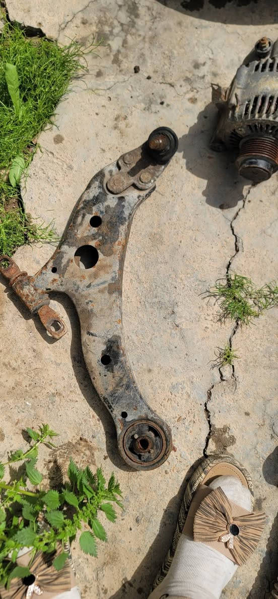 السلام عليكم ورحمة الله وبركاتة غراض كامري امريكي ٩ مشط سترين نضيف حاوية وشغال عل فحص بدلت الصدر وبدلته ويا داينمو شغاله زوج تاير نضيفات اسبير طوارى وجك زوج طبلات كامله كلهن ب ٢٠٠وماكو توصيل العنوان ديالى الخالص ***********٨ادمن وافق رحمه على والديك
