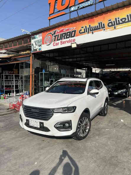 للبيع فقط هافال H6 موديل 2021  فول مواصفات أعلى فئة مكفولة  
ماشية : 40الف 
⚙️ المواصفات الميكانيكية
 • المحرك: 2.0 لتر تيربو، حوالي 201 حصان
 • ناقل الحركة: أوتوماتيكي مزدوج القابض (DCT) بـ7 سرعات.
 شاشة لمس بقياس 12.3 بوصة.
 • الاتصال: دعم Apple CarPlay وAndroid Auto.
 • الشحن اللاسلكي متوفر لشحن الهواتف الذكية.
 نظام صوتي مميز مع 8 سماعات.
 نظام تكييف هواء أوتوماتيكي مزدوج المناطق.
مقاعد أمامية قابلة للتدفئة والتهوية مع تحكم كهربائي.
فتحة سقف بانورامية
 • الفرملة التلقائية في حالات الطوارئ (AEB)
 • مساعد الحفاظ على المسار
 • مراقبة النقطة العمياء لتنبه السائق 
 • كاميرا رؤية محيطية بزاوية 360 درجة
 • مثبت السرعة 
 • نظام التعرف على إشارات المرور
 • 7 وسائد هوائية لتوفير حماية شاملة.
للتواصل ***********
