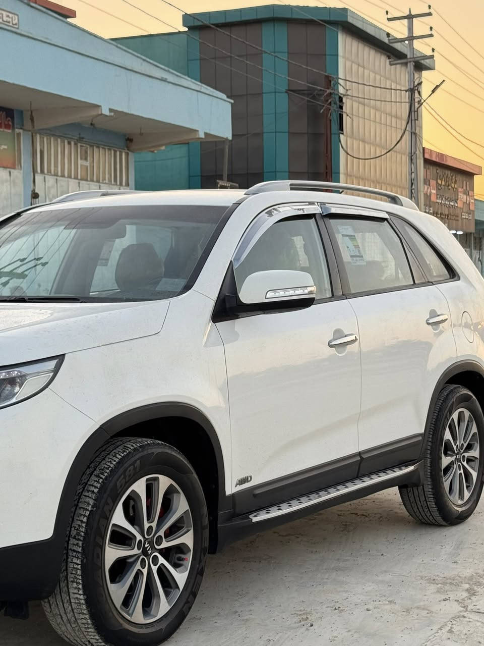 السلام عليكم
للبيع KIA SORENTO 
موديل:2014✅
اللون:ابيض 
رقم بغداد
🔅سبعه راكب
🔅سته سلندر
🔅3قطع تبريد
🔅نضام ECO الاقتصادي
🔅مري شفط
🔅اشاير مرايه 
🔅حساسات إماميه 
🔅حساسات خلفيه
🔅مثبت سرعه
🔅تبريد بيانو
🔅يدات نيكل 
🔅تحكمات ستيرن 
🔅مانع انزلاق 
🔅دفع رباعي 
🔅منضومه زنون كامله
🔅لد امامي
🔅شاشه ايباد + كامره داخل الشاشه
🔅 ماشيه 120 الف وقابل للزياده 
🔅ويل حجم 18 كروم 

السياره جديده وخير من الله مكفوله عدا صبغ بالدعاميه الخلفيه فقط.
السعر 183وبيها مجال

مكان السياره الأنبار/هيت
هـ/***********
