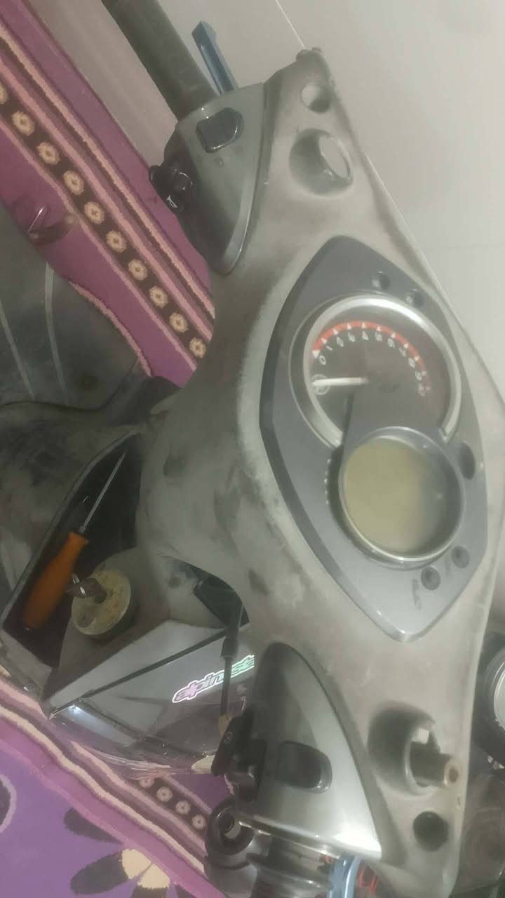 *********** 
سكنس فحل للبيع  الدراجه بوشه وبستم 58  كلجات بلادي بيها سستتم سماعات بيها يدأت رياضي 
ملاحضه مخلصه دهن ولاطشه ابيع كوم حديد 350 الف كهربايات كله شغاله حتا سلف شغال بس ميفر محرك لاطش
