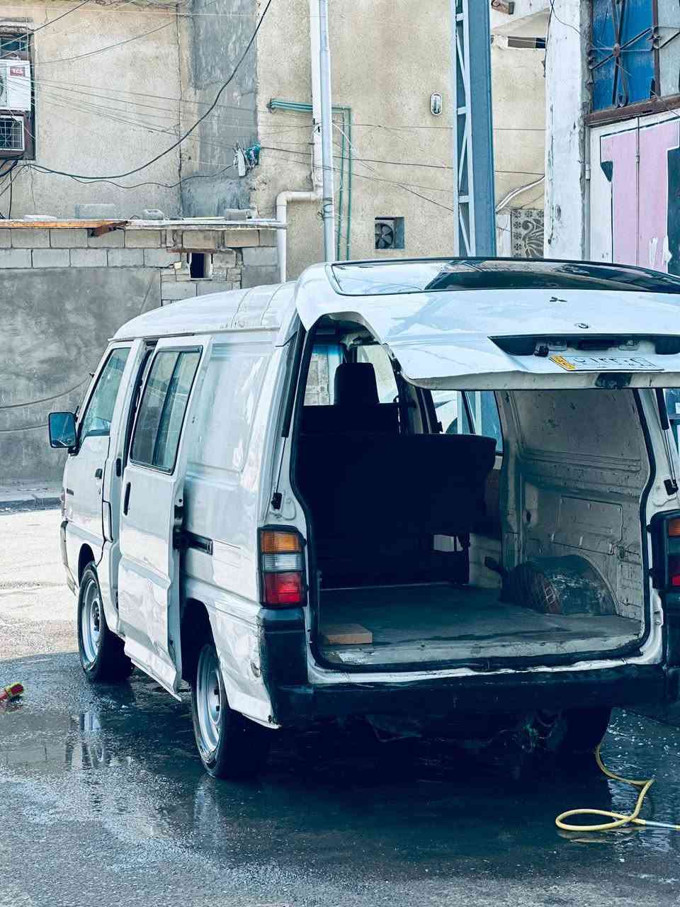 سلام عليكم كيه مستوبيشي باص ٣٠٠  موديل ٢٠٠٤ 
للبيع 
مكلف بالنشر 
***********
