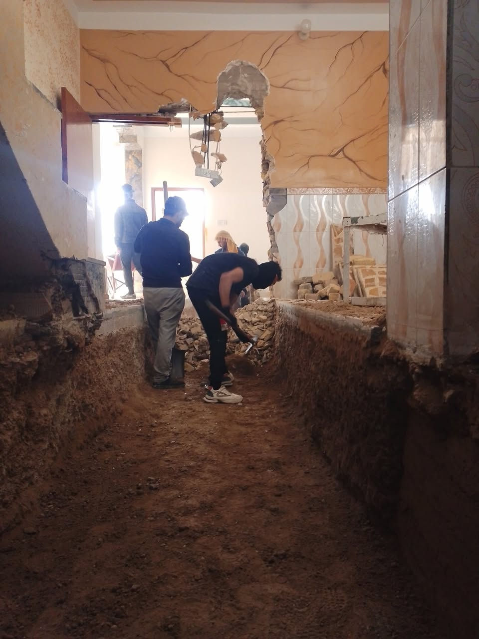 سلام عليكم  / يوجد كادر عمل جاهز/ تصعيد مواد/ تنضيف بيوت/ تفليش/ تكشيط/ تنضيف حدائق/ دفن نهري  / شقلنه ليل ونهار   /ومعداتنه جاهز/ ماعليك بس تصال على رقم  /     ***********
