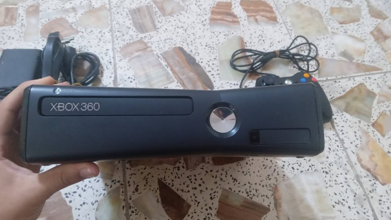 سلام عليكم .....
XBOX 360 Slim شغال ونظيف ( مهكر )
منصب على نظام aurora0.7 و الداشبورد محدث غلى اخر تحديث
الجهاز نظيف مثل ماموضح بالصور بيه هارد 256GB 
بيه 50 لعبة تقريبا كلهن قويات بعض العناوين :
GTA V
GTAVI
GTA San Andreas

COD 1
COD 2
COD 3
COD World at war
COD : Black ops
COD : Black ops 2

Far Cry : classic 
Far Cry 2
 Far Cry 3 Blood dragon

Tomb Raider 2013 معربة
WWE 2014
Dark Souls

Fifa 19 معربة
PES 16 معربة 
PES 13
PES 2006

Portal 1
Portal 2

تجي ملحقات وياه :
المحولة الاصلي + كيبل HDMI + جوي ستك واير عدد ١

المكان : بغداد - الغزالية 
توصيل جميع محافظات العراق 

السعر : 120 الف وبي مجال قليل


**إذا كنت صاحب هذا الإعلان وتريد حذفه لأي سبب، رجاءا أرسل رسالة إلى الدعم الفني**