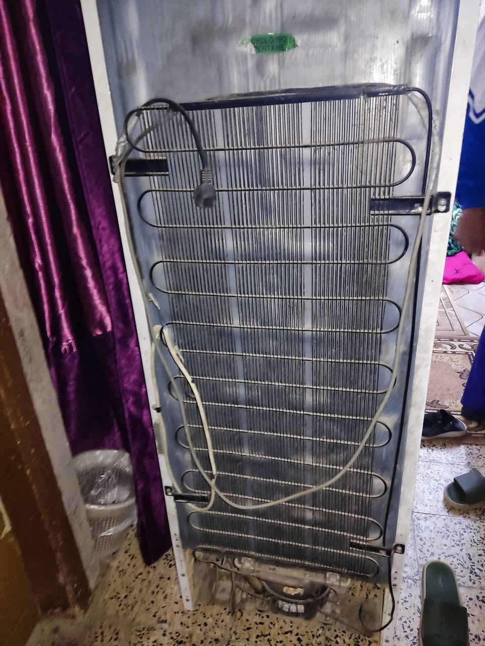 ثلاجه نضيفه للبيع
مكانهه مجمع المصطفى 
السعر 60 بيهه مجال قليل 
هاتف *********** بي واتساب
