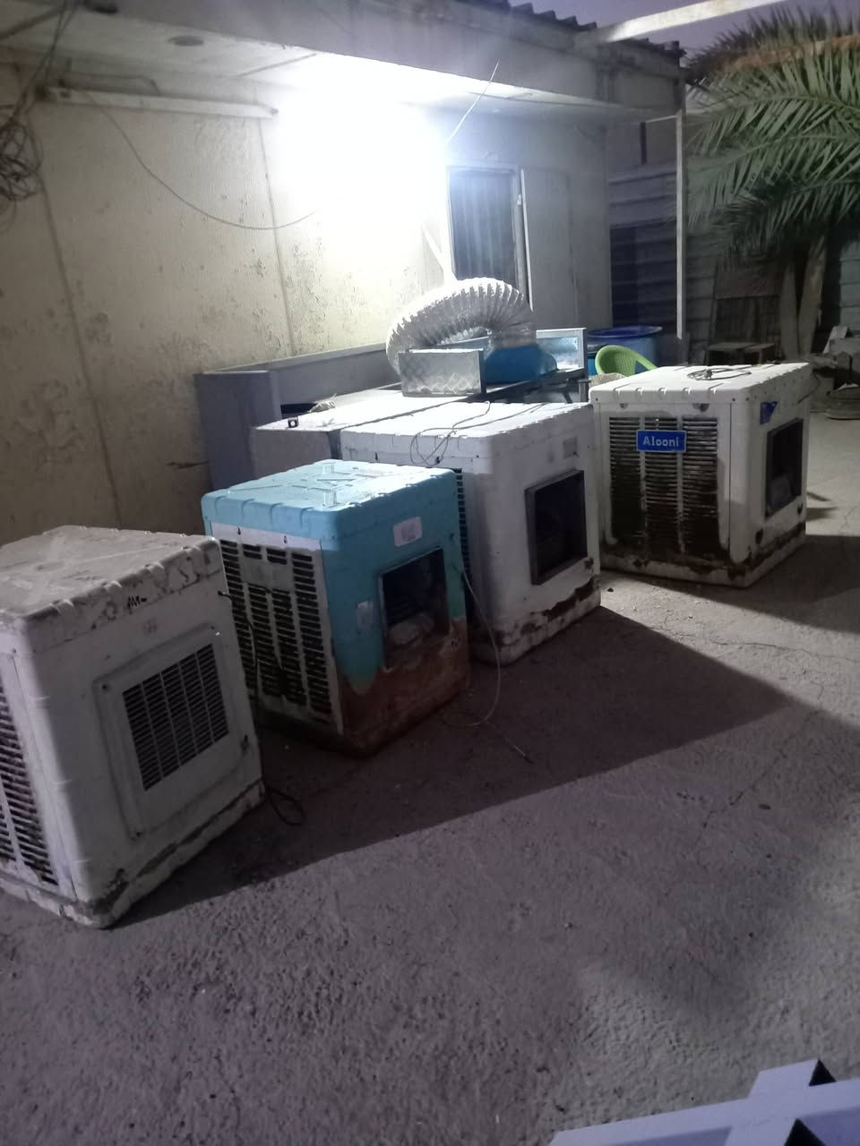 ثنين كبار وثنين وسط شغالات ونضيفات بس بيهن زنجار قليل تبريد خير من الله
الكبار الوحده ب 85
الوسط الوحده ب 45
بغداد العبيدي ***********

