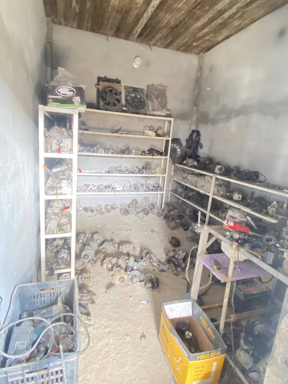 السلام عليكم اخوان هذا الولد مرتب بالشغل وغراضه كلها نظيفه موجود حسابه وأرقامه
السلام عليكم اخوان هذا الولد مرتب بالشغل وغراضه كلها نظيفه موجود حسابه وأرقامه
🔧 أمجد الكهربائي – كهرباء سيارات 

نقدّم جميع أعمال كهرباء السيارات باحترافية عالية

متوفر داينمو وسلف جديد قطع حاويه مع الضمان

⚙️ صيانة وتصليح السلف والداينمو

🌀 تصليح مراوح 

🔋 فحص وإصلاح جميع الأعطال الكهربائية

🚗 كهربائيات عامة لجميع أنواع السيارات

🇯🇵 قطع ياباني قديم وجديد

🇰🇷 قطع كوري قديم وجديد

📍 العنوان: أبي غريب – شارع العمارات القديم

امام أدوات ابو زهراء 

📞 رقم الهاتف: ‭0783 414 0546‬

أمجد الكهربائي… شغلك بأمان 👨‍🔧

امجد المولى
