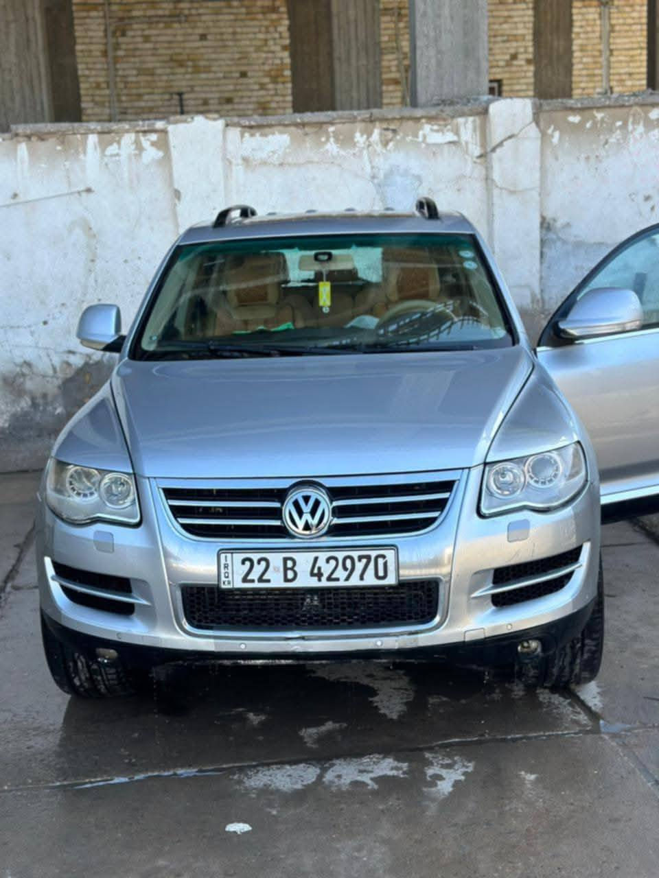 فولكس  واكن طوارق موديل 2007 السياره فول مواصفات
1فتحه سقف
2تحكم ستيرن
3كشن كهرباء +تدفئه تبريد
4تبريد قطعتين. 
5فور. ويل
6جنطه شفط
7سستم سماعت 9
8 بيه وضعيات قياده  الثلج الجبال  العادي الرياضي
9لايت زنون
10شاشه كامره دقه كلش عاليه

#ملاحضه السياره بدون حادث بيه صبغ بل جاملغ لامامي اثر شخوط فقط   سونار موجود
محرك 6 جديد لوك  تبريد تدفئه صدر  حداديه   كير كلو شرط

السعر خاص او اتصل وبخدمتك 
***********
مكان اسياره تكريت
