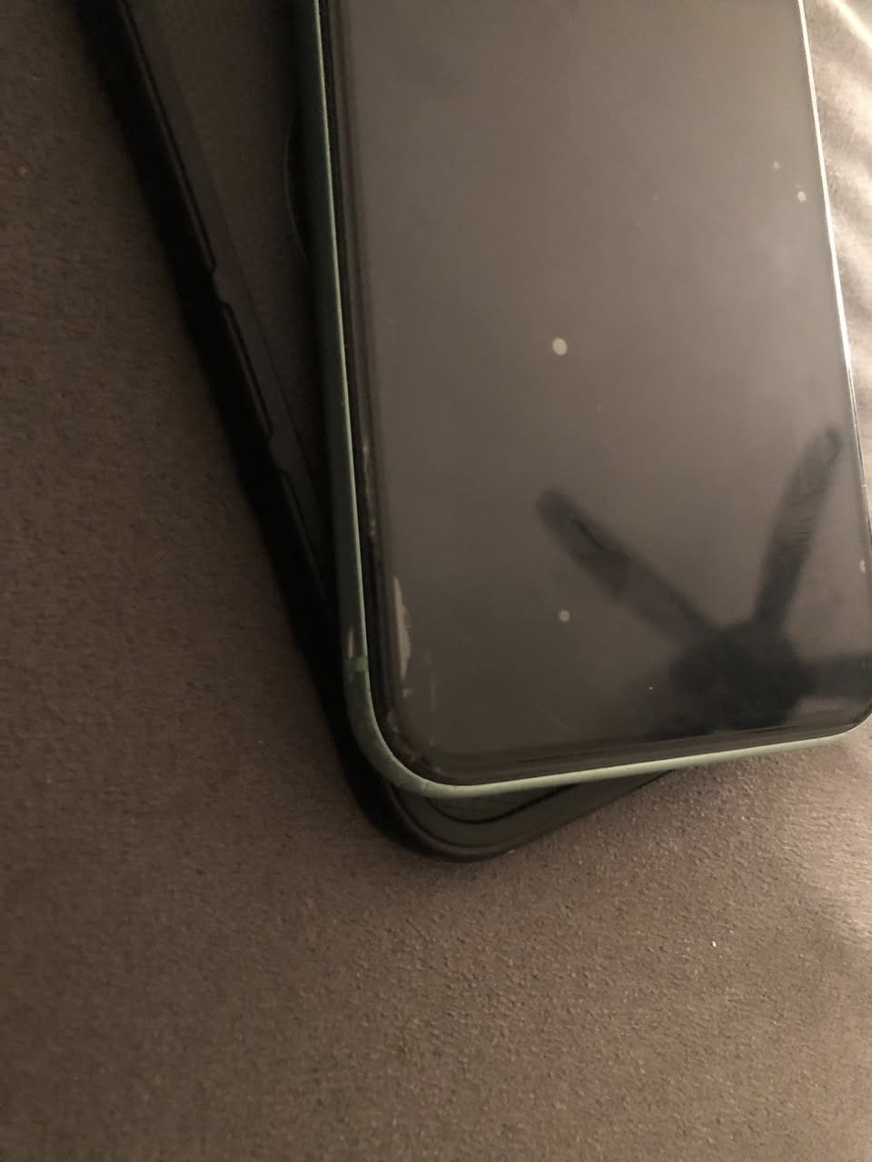 ايفون 11
عادي ذاكره 128 بطاريه 75 ممفتوح ولا مصلح كلشي شغال 
فقط فطر بل ضهر  ومغلف 
وفطر بل شاشه لاماميه بس ممثر ابد مراوس باكس ماكس 
مكاني بغداد دوره  
رقمي ***********
