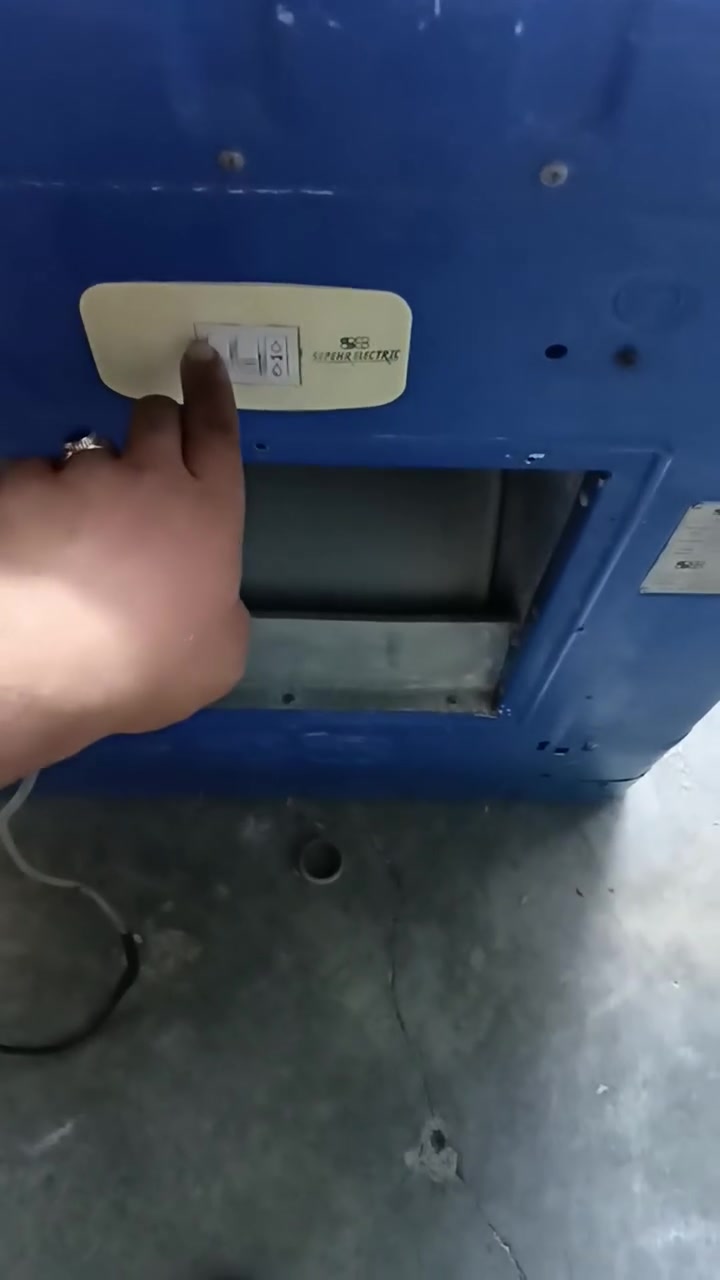 مبرده سوبر للبيع شرط الشغل السعر 120 وبي مجال المكان حي العروبة اتصال على رقم ***********
