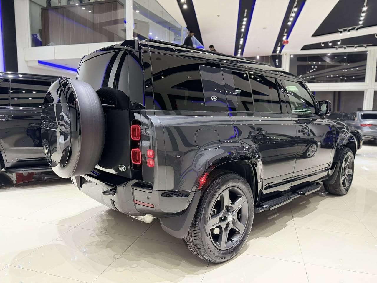 Defender X dynamic 
موديل : 2023 
الممشى : 31000 ميل 
وارد : امريكي (كلين تايتل )
اللون : فيلي 
حجم المحرك: 6 سلندر 
بدون صبغ مكفولة 
كراسي كهرباء - كاميرا - بانوراما - سلايد - حساسات - تحديد سرعة - كشن تدفئه - رادارات 360 - …….. . 
السعر : 62500$ 
للاستفسار : ***********
———————————————————————————-
Defender X dynamic 
ساڵ : 2023 
ماوەی رۆشتن : 31000 میل 
هاوردە : ئەمریکی (کلین تایتڵ )
رەنگ : نەوتی 
قەبارەی بزوێنەر : 6 بستۆن 
بێ بۆیاغ دەعامی بۆ دەعامی بە شەرت 
کوشن کارەبا ـ کامێرا ـ پانۆراما ـ سڵاید ـ حاسە ـ جێگیر کردنی خێرایی ـ کوشن گەرمی ـ رادار 360 - …………… . 
نرخ: 62500$ 
بۆ پەیوەندی : ***********
