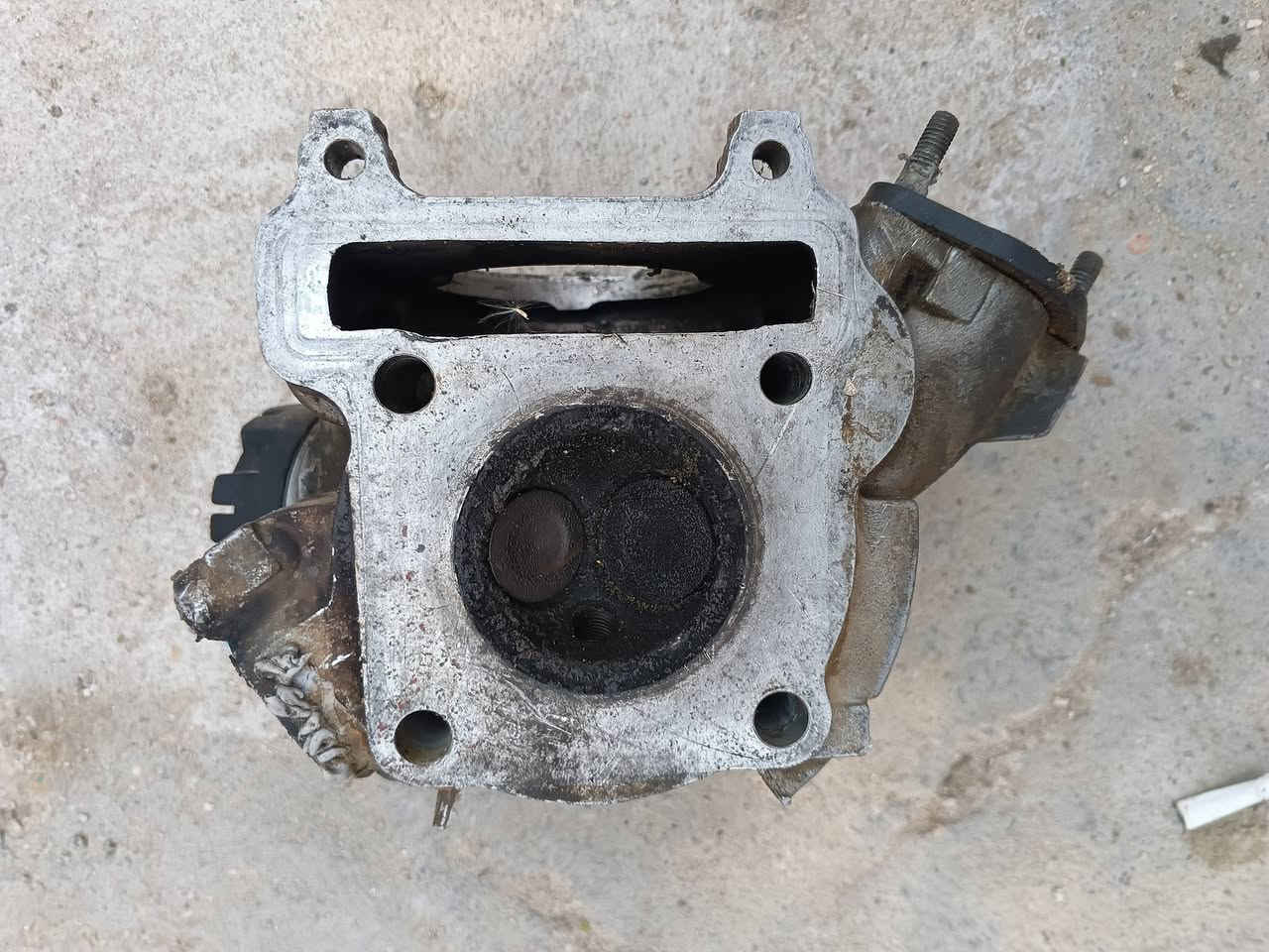 سلام عليكم غراض مستعمله مال فراشه اللبيع تاير 15وصانصه اف ام 15 وكور 20 مكاني ميسان  رقم ***********
