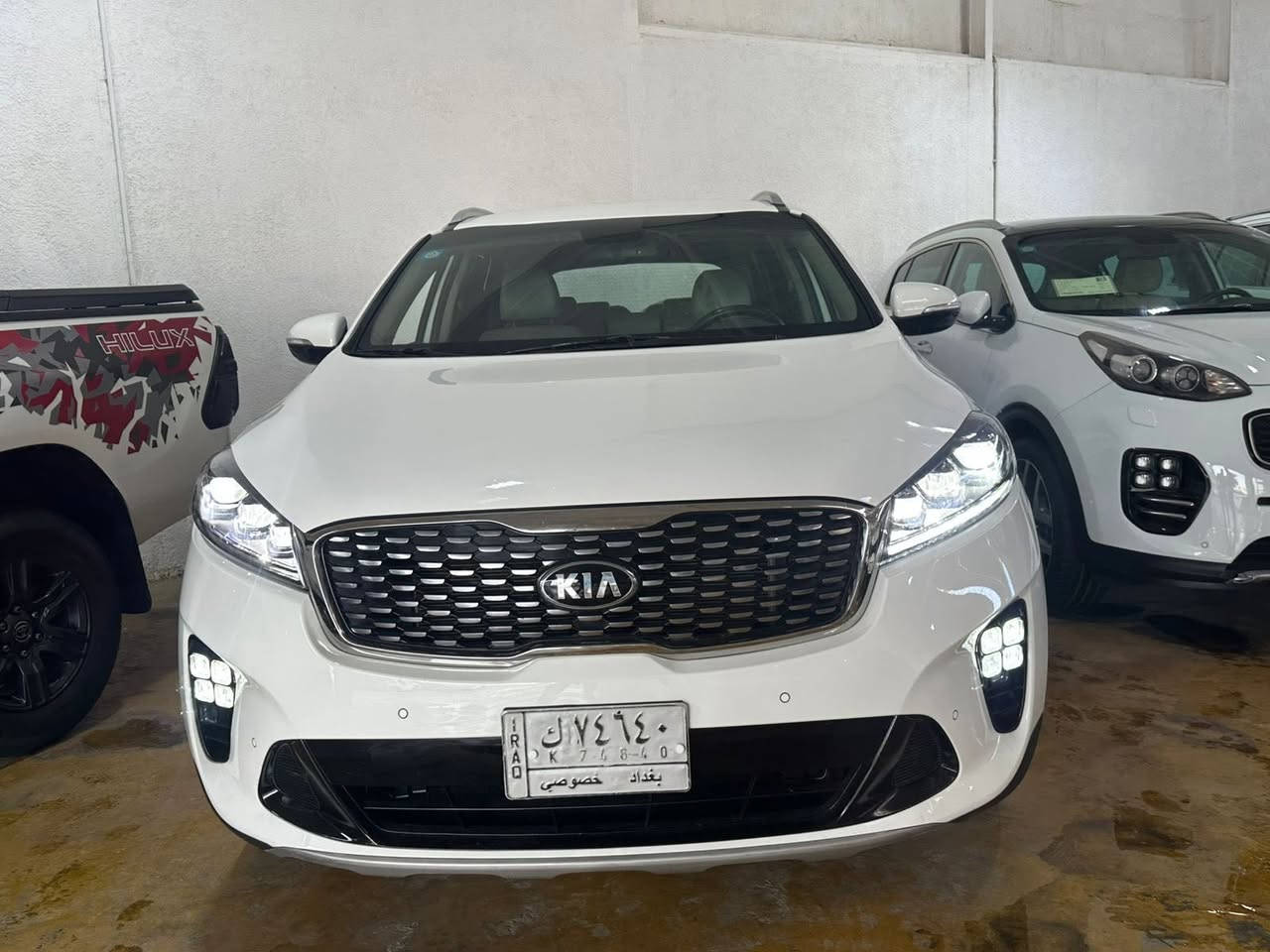 السلام عليكم اخواني و اخواتي العزاء السياره سورنتو موديل 2018 سياره جديده في معنه الكلام بيه ملاحضه رصعه  في الباب الخلفي مسحوبه دي في ار سونره مرفق ويه الصور 
مواصفات 
دبل كرسي كهرباء باب خلفي كهرباء شاشه كبيره شاحن واير ليس تحكم ستيرن تبريد ثلاث قطع 6سلندو 7راكب بصمه فول ماعده البنيرامه السياره ماشيه 58حقيقي تخم تاير جواها صدر امامي خلفي كله جديد كير و مكينه في وضعية الوكاله 
السعر/245ورقه شتين و 45ورقه
الرقم***********
