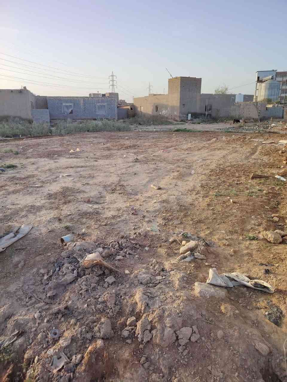 سلام عليكم قطعه البيع مساحه 320مدفونه وجهازه وكافه الخدمات الستفسار اكثر التصال ***********
