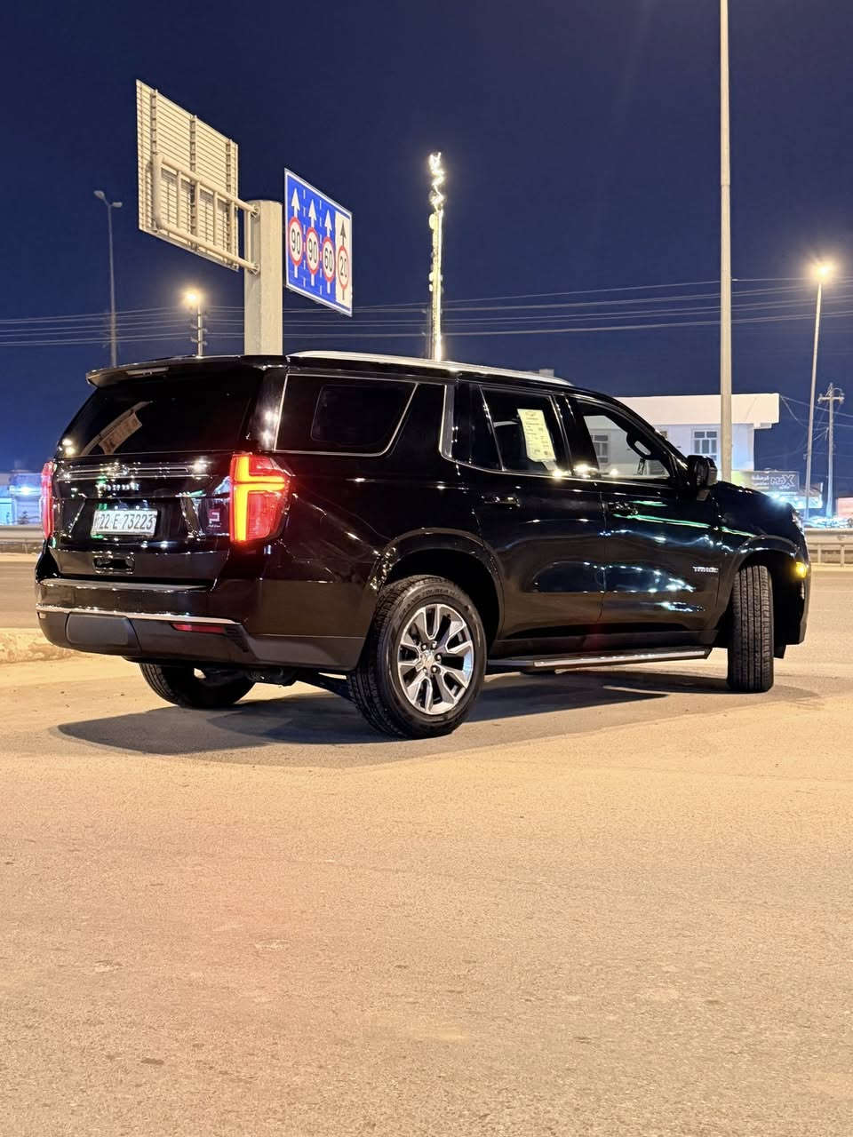 سلام عليكم
شوفرليت تاهو 
موديل 22
رقم شمالي 
لون اسود 
خليجي 

1. بصمه أبواب 5 بصمات
تبريد مركزي 
2 ثلاجه 
3 رادرات امامي خليفي 
4 كامره خلفيه 
5 داخل لونين 
6 كشن كهربائي
معروفه مواصفات التاهو
صار بيه حادث الجاملغ مصبوغ الأمامي 
وشخط بل باب عكس السائق مصلح 
باقي السياره مكفوله من الضبغ والتبديل 
مكان كربلاء 
***********
السعر 435 وبيه مجال قليل
