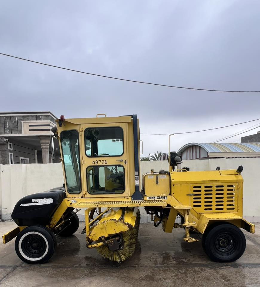 للبيع كانسة شوارع الموديل 2015 السعر 260 ورقه وبيه مجال ***********
