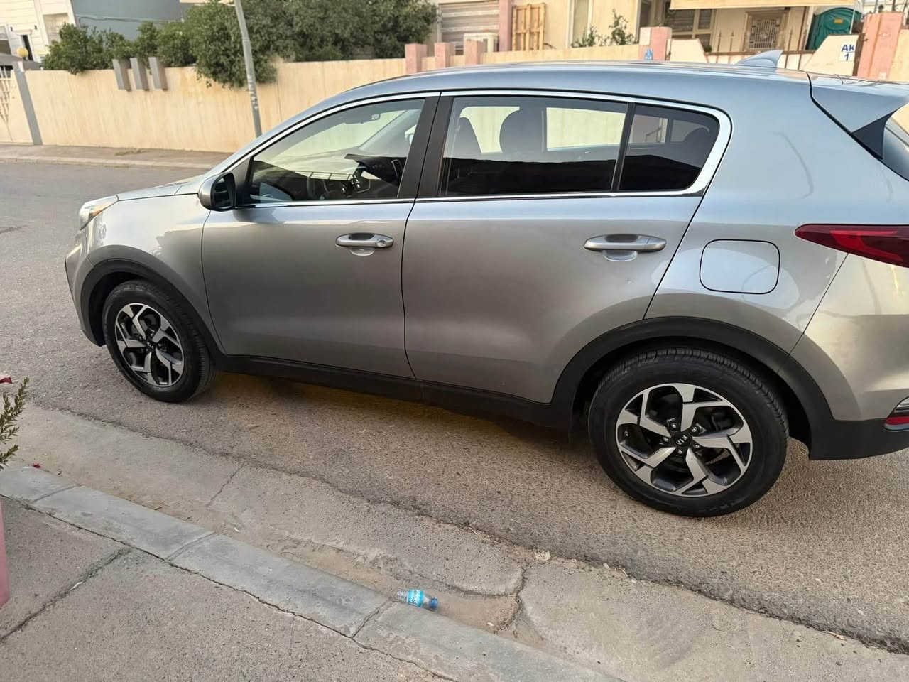 كيا سبورتج 2021 
كلين - فقط ربع دعامية مكسور 
محرك ٢٤٠٠ 

بدون صبغ 
ايرباك سليم ٨ ايرباك
بدون اعطال 
سيارة طخم تيار 

سويج 
رادار تحديد مسار
وتوقف ذاتي 
شاشة كاربل + اندرويد اوتو 
طخم تاير جديد 
تحكم سرعة 
مقاعد قماش 
ماشية ١٨٤ كم 

PDR باب خلف السايق 
السيارة وضع شركة 
للتواصل *********** أربيل, العراق
