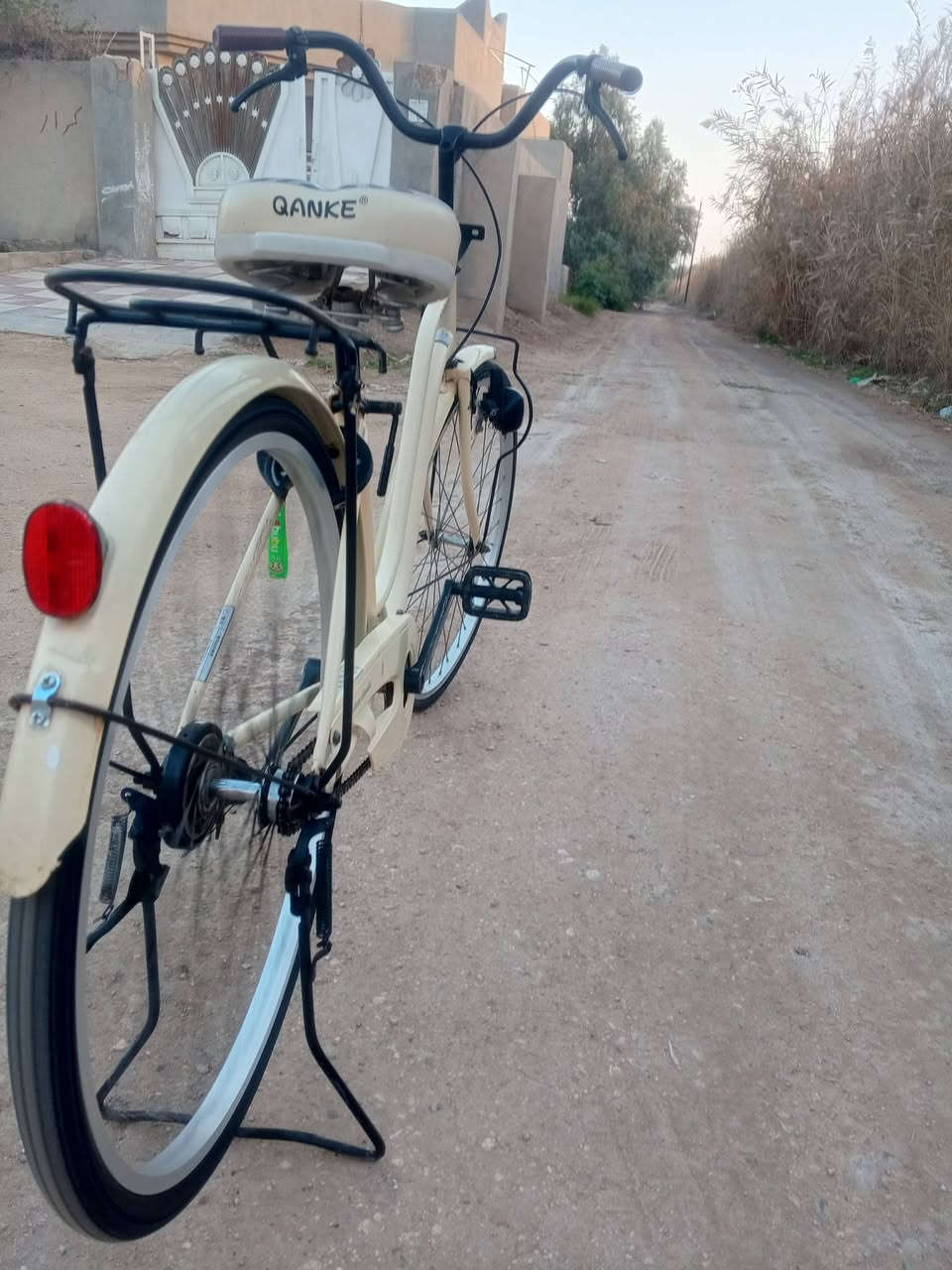 سلام عليكم ورحمه الله وبركاته اخواني باسكل للبيع نضيف موديل 14 حاويه السعر 100 وبي  مجال للبيع نضيف *********** المكان بابل حله
