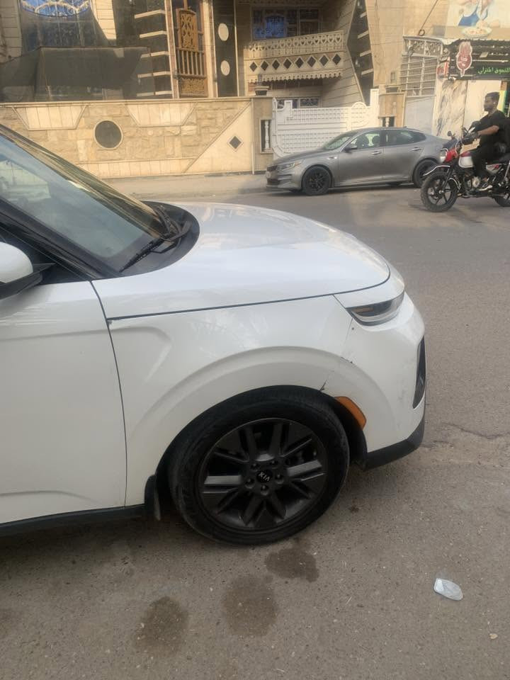 🚗 كيا صول 2020 (EX) - وارد أمريكي بحالة ممتازة 🚗
للباحثين عن النظافة والمواصفات العالية، سيارة مميزة جداً وجاهزة للاستخدام:
🔹 المواصفات الأساسية:
 الموديل: 2020
 المحرك: 2000 دوش (DOHC) - عزم وقوة ممتازين.
 المسافة المقطوعة: 60 ألف ميل فقط.
 الفئة: EX (مواصفات معروفة بغناها وغرفتها المريحة).
🔹 أبرز المواصفات والأنظمة الأمنية:
 ☀️ فتحة سقف (سلايت).
 🚨 رادار أمامي وخلفي لتنبيه وتجنب الاصطدام.
 🅿️ حساس توقف تلقائي عند الرجوع للخلف (توقف ذكي).
 ✨ وباقي مواصفات فئة EX الفاخرة.
💰 السعر المطلوب:
143 ورقة (14,300 دولار أمريكي)
📞 للتواصل والاستفسار:
يرجى الاتصال على الرقم: ***********
