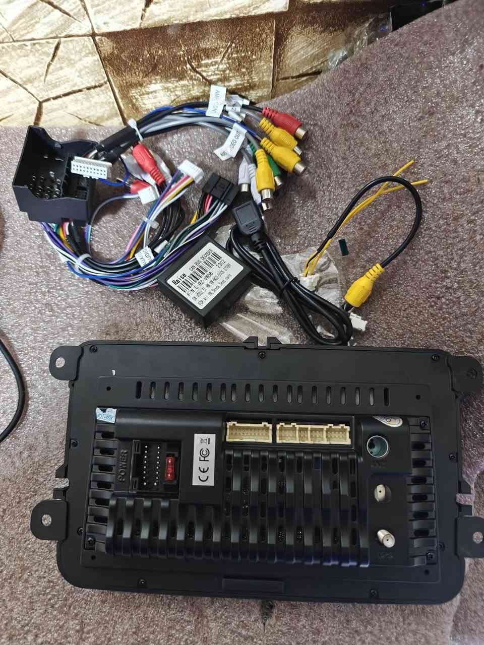 شاشەیەکی ئەوروپی  لۆک
بۆ  ڤۆلکس واگن و سکۆدا و ئەو سەیارانەی قیاسیان 22بە 13 سم ە  ئەبێ
 گۆگڵ و یوتوب و  پلەی ستۆری و ئەندرۆیدی 13ی لەسەرە
کامپوسی لەگەڵە بۆ ئەوەی زانیاری سەیارەکەت بگوازێتەوە ناو شاشەی سەیارەکەت 
نرخی تەنها 65 هەزار نرخی لە ئەوروپا سێرچی بۆ بکه  سەروو وەرەقەیەکە
***********
