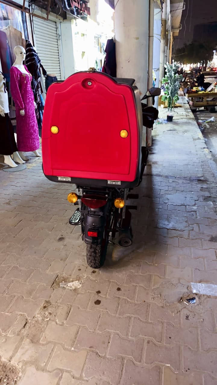 سلام عليكم احبتي ❤️.
بوكسر موديل ٢٠٢٢ نازله بشهر ل١٢ يعني تنحسب على ل٢٣ الدراجه تخبل وجديده بم معنا الكلمه مامشتغله دليفري والصندوق للجماليه فقط والدراجه مدفوع كمركها وكامله والختم قاضي ورقه الكمارك كامله كلها المعامله والدراجه تجي وتشوف شلون نضافتها وصوتها وكلشي بيها يخبل
السعر مليون ونص وبيها مجال 
١٥٠٠ 

العنوان بغداد العلاوي يم البانزيخانه مال علاوي او يم كراج العلاوي   

***********
