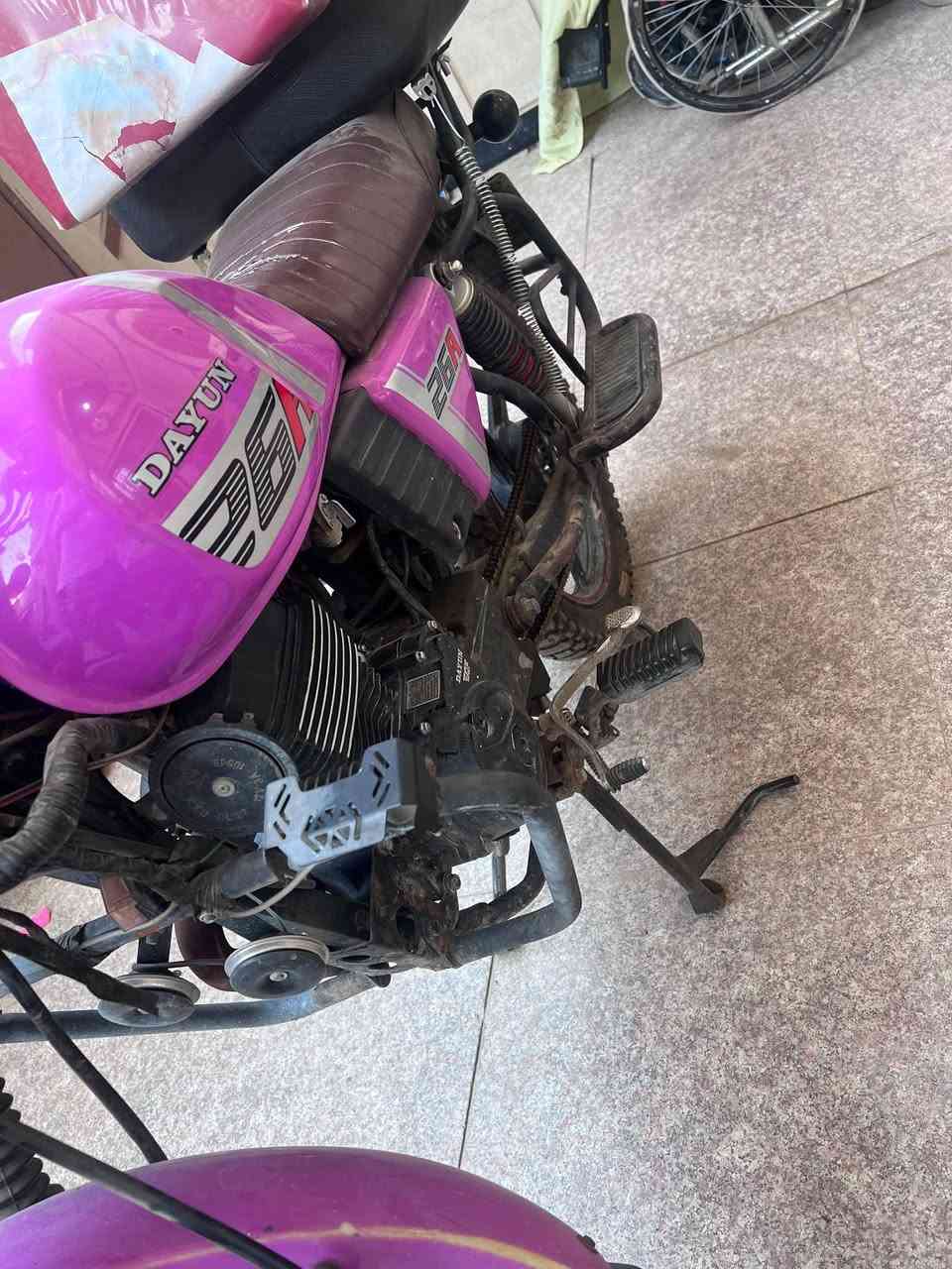 دايوان مديل 23 مكينه 150 دراجه نضيفه تخبل احله من صور كامله مكمله مابيها نقص مرقمه سعرها مليونين 250رقمي *********** بي وتساب وبيها مجال بسيط
