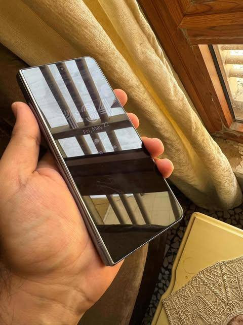 للبيع سامسونج Galaxy Z Fold 4 نسخة يابانية، معالج Snapdragon، ذاكرة 256GB
الجهاز شغال 100% بدون أي مشاكل. الشاصي نظيف جداً
الشاشة الداخلية نظيفة جداً، الشاشة الخارجية بيها شخوط سطحية ما حافرة بل شاشة غير مؤثرة على اللمس
 والكاميرا بيها شخط صغير غير مؤثر على التصوير مثل ما موضح بالصور الجهاز استخدام شخصي 
 السعر 600 ألف دينار عراقي وقابل للتفاوض 
الموقع بغداد – المشتل
موبايل : ***********
