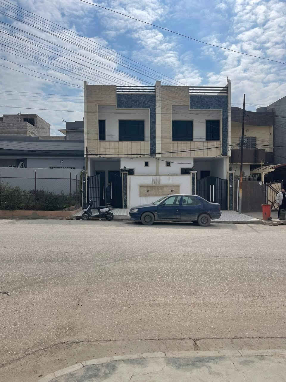 ⚜️مكتب البلديات للعقار⚜️
للبيع دار سكني سند طابو في حي السماح
قرب محطة تعبئة المشاعل
المساحة ١٠٠م طابقين على شارع ٢٠ متر
ط١ غرفة نوم وهول واستقبال ومطبخ وصحيات
ط٢ غرفتين نوم وهول وصحيات
للاستفسار الاتصال☎️ *********** ☎️ ***********
عنوان المكتب / الموصل حي المشراق فرع مطعم طماطة2
