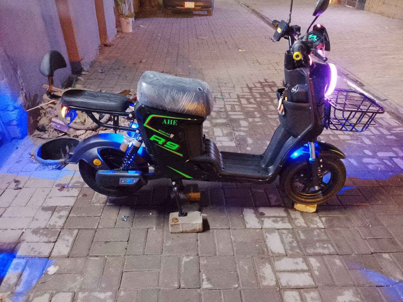 السلام عليكم دراجة شحن للبيع 
نوع R9
خمس بطاريات 
نضام بك 
دبل اشارة 
ملف 1200
البطاريات اخت الجديدة 
المكان كربلاء حي الغدير 
للاستفسار الاتصال على الرقم 
***********
