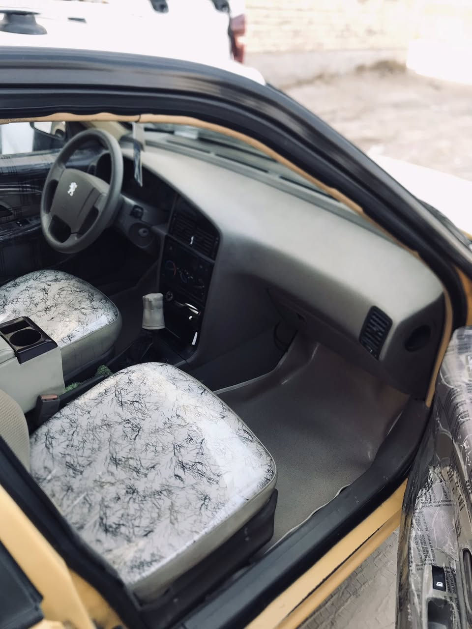 سلام عليكم عندي بيجو أكد موديل 2016مكفوله من الضربه والصبغ مكينه وكير وحداديه وتخم تاير ودوشمه عامه مابيه نقص برغي رقم نجف بسمي (للمراوس فقط ) شنو عندك مراوس ادخل خاص مفتوح


**إذا كنت صاحب هذا الإعلان وتريد حذفه لأي سبب، رجاءا أرسل رسالة إلى الدعم الفني**