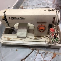 ماكينه خياطه للبيع السعر 100,000 بيها مجال للاستفسار اتصل على رقم 0773...