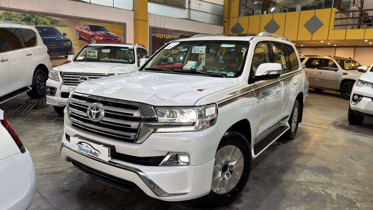 Toyota Land Cruiser ‎🙏🏻بسم الله الرحمن الرحيم
—————————————————————————
‎تویتا لاندکروز 2016 - GX.R - V8 
‎كير و محريك شرط واحد بورغى مامفتوح 👍 ماشى (95000الف)km
‎بريمي🔶
‎‏‎ مكفولة كفالة عامة من الدعامية إلى الدعامية 🔶
‎‏‎‏‎بدون بارد  ،بدون رصعات ،بدون حتى شخط
‎‏‎رمل مابي ،بقية كلها بشرط
—————————————————————————
‎🔶 مواصفات فول
‎شاشة كبير+ لمس +حاسة +
‎+كاميرات+ فتحة سقف 
‎كشن جلد كشن كاراباي +شحن موبایل  +8 اريباك+ تبريد مركزية
‎بصمة تشغيل عن بعد +سلاجة +ليد زينون +
‎تحكمات ستيرن +دبل فوليوم +فورويل +هوك+
—————————————————————————
‎تخم تاير دنلوب الاصلي 🔶
‎محرك كير بشرط مامفتوح 🔶
‎سيارة حيل نظيفة كلشي عل بلاد لوك
‎سنوية زنكة كلشي جديد مدفوع لـ2029
‎باسمي السنوية بشرط تحويل و خرامة 
‎سيارة مابيـها دينار مصرف كامل من كل نواحي
‎رقم شيمالي 
‎نفس يوم /تحويل و وكالة حاظر 
‎مكان /داخل سليماني معرض شڤان معارض تحويل🌇
‎🔸سعر (488)$
‎ - موبايل📲//*********** - ***********
‎واتساب موجود
