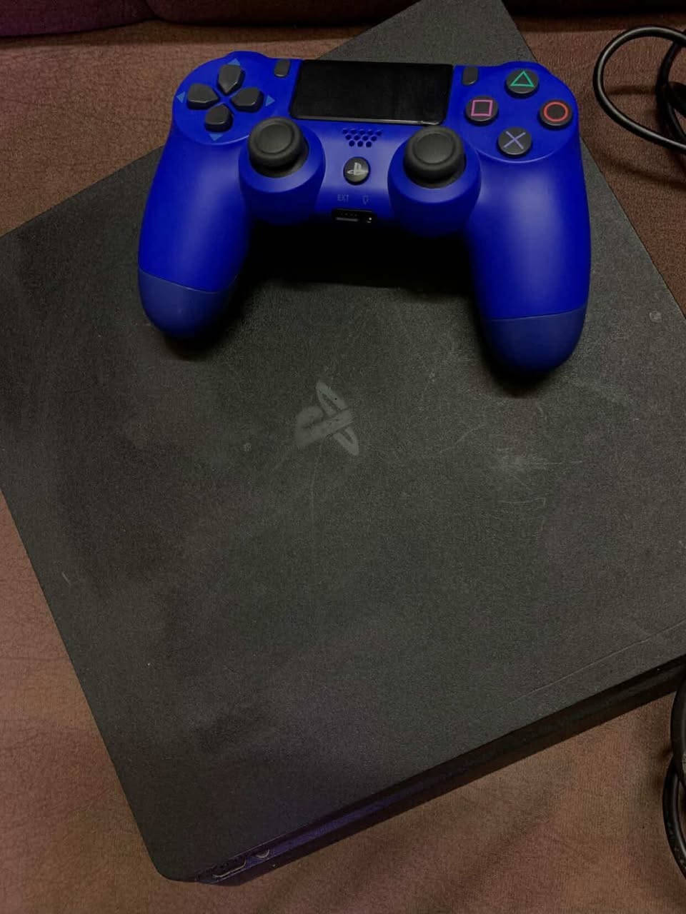 سلام عليكم بلي 4 سلم اونلاين   مفتوح  لتنضيف فقط  وياه يده تجاريه و كيبل شحن  اصلي  وكامل ملحقاته البلي نضيف  من بره ومن جوه شخط مابي  السعر 250 وبي مجال العنوان بغداد حي اور التواصل واتساب *********** او خاص
