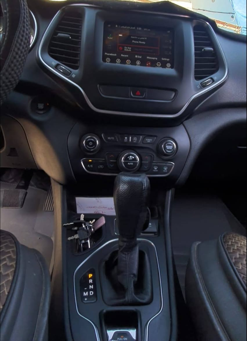 السلام عليكم ورحمة الله
Jeep Cherokee
جيب شيروكي بزون موديل 19
محرك 2400 جاهزه للأخير 
بصمه وتشغيل عن بعد ودخول ذكيSmart Key
مرايات كهرب تحكمات ستيرن وتحديد سرعه
صندوگ بصمه
كامره خلفيه
گير ومحرك شرط
سنويه بأسمي
وكابون بانزين الحديث
حادثها نص بونيد وجاملغ يمين 
السياره جاهزه ونضيفه
السعر 145 وبيها مجال بسيط
*********** موصل, نينوى
