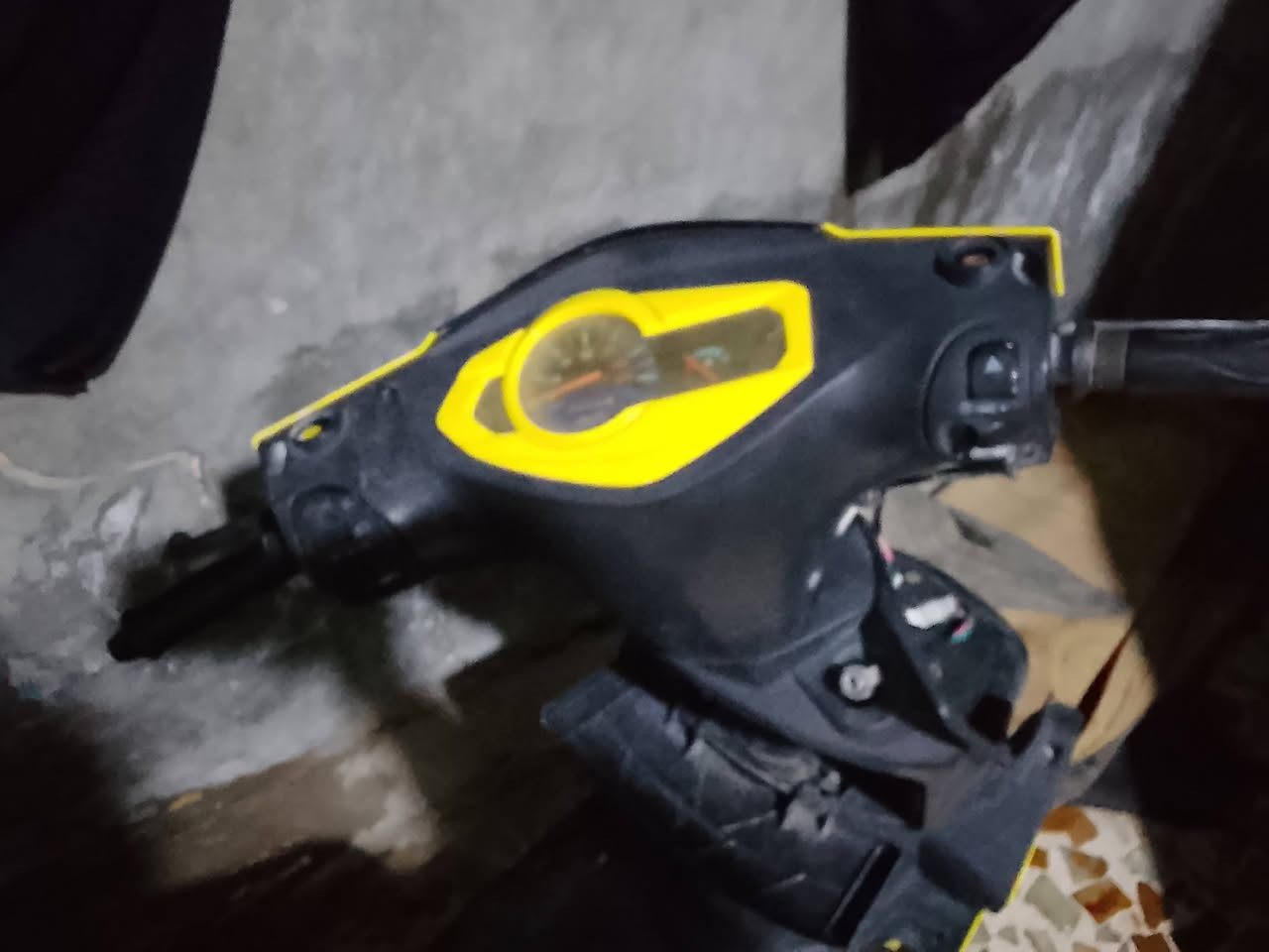 السلام عليكم
دراجه سكنس البيع مديل 22 الدراجه حلو وناعمه 
واي نقص ما بيه تجي شغل سلف وتطلع بيه 
الدراجه كهربائيات كله شغاله 
هندر يشتغل 
تايرات جديد بيه 
ويل رياضي 
الكفر الكدام موجود عدي 
السعر 250 وبيه مجال قليل 
العنوان حي النداء شارع مجمع بيتي قرب قصابيت الميالي 
والاستفسار ***********
