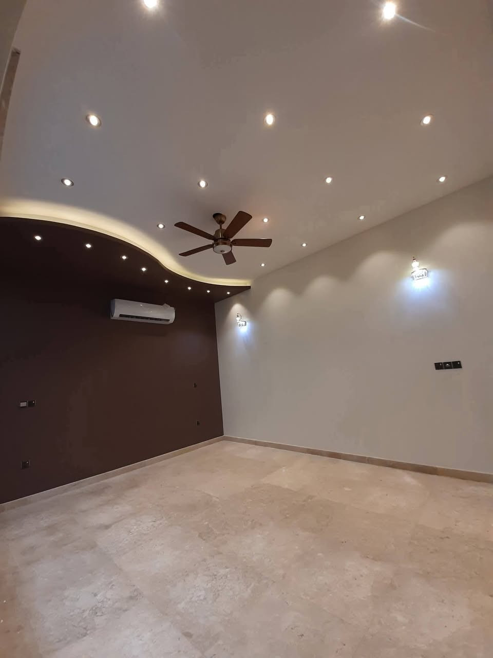 السلام عليكم      أدمن لا تقصرخويه
صباغ اشتغل داخل      
وخارج أنواع الصبغ 
والتصليح بسعار مناسبة 
شغل كلش حلو ومرتب 
***********
الرقم الاستفسار خاص:🌺 
الصباغ أحمد الساعدي 
السكن العبيدي    (  واتساب مفتوح
