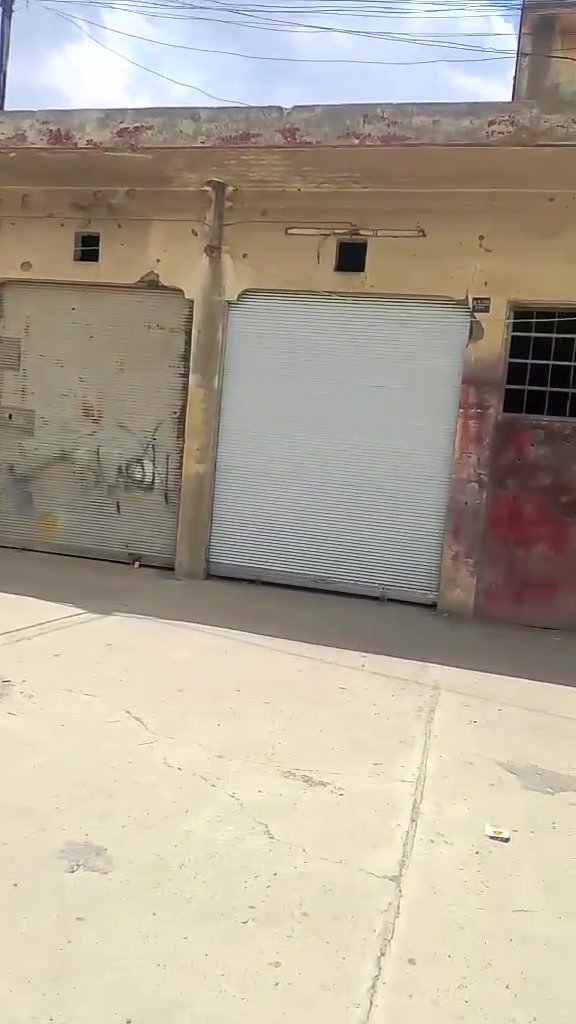يوجد لدينا محلات العدد 12 محل للايجار قرب محطة تعبئة الحاصود منطقة جديدة شارع سايدين عرض المحل 3م في ستة م وامامها رصيف عرض ستة امتار تصلح ان تكون موقع تجاري او مخازن في منطقة امنة ومحترمة حي جديدة النقيب قرب المدارس التواصل الاتصال على الارقام التالية *********** او ***********
