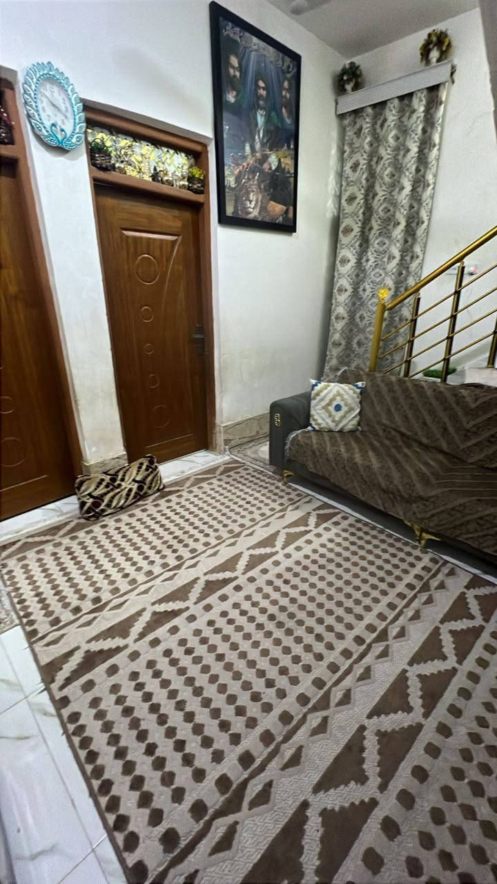 بيت للبيع المساحة 100م خلفي 

المكان شارع 30 حي اور الثانيه 

طابق واحد كونكريت بناء حديث فول مواصفات 

غرفتين وصاله ومطبخ وستقبال وصحيات داخليه وخارجيه 

السعر 85 

***********
***********
