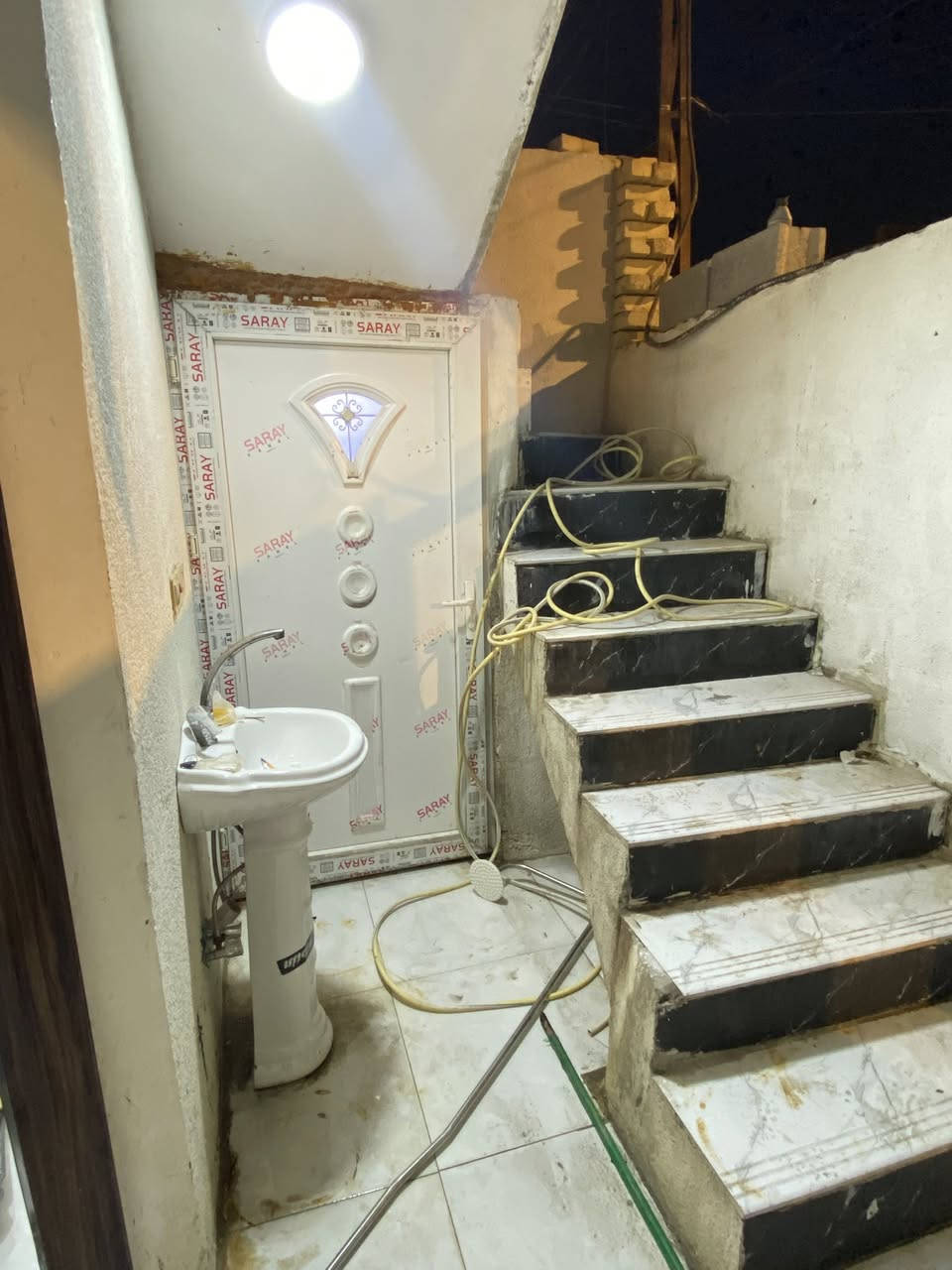 بيت للأيجار بحي المهندسين بالمربع الذهبي قريبه على شارع جاسم ابو التريلات وقريبه على مركز المخدرات مال حي المهندسين متكونه من غرفه كبيره وصاله مفتوحه على المطبخ واستقبال خارجي وحمام داخلي وخارجي لتفاصيل اكثر خاص***********
