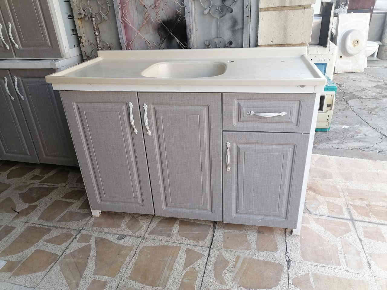 كاونتر ٣ قطع المنيوم نضيف السعر ٢٧٥ الف عنوان زانكو٩٩ تلفون اتصال واتساب فايبر ***********
