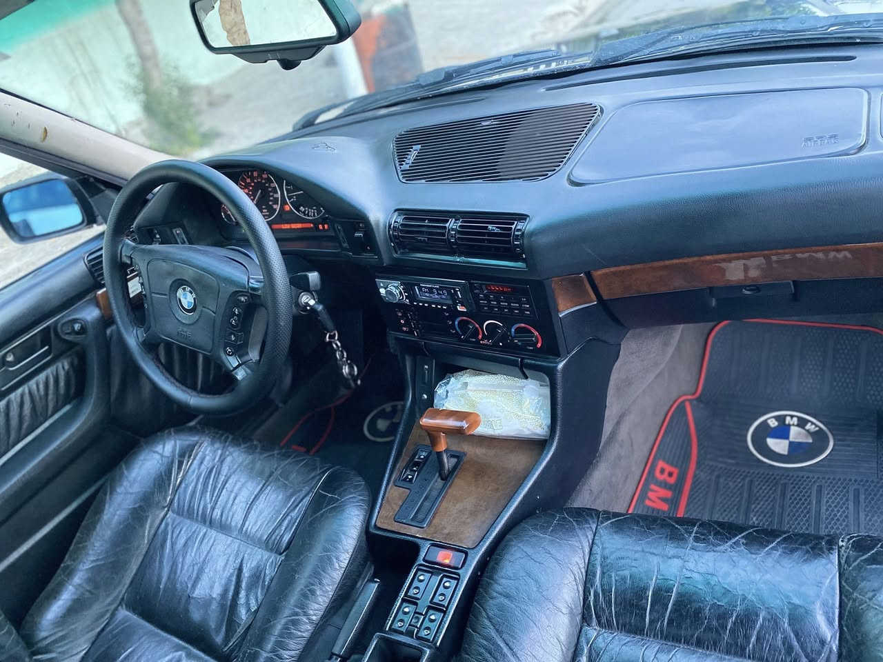 BMW1994
حجم 540 اصل 
داخل جلد 
صاج 
محرك 8
بجم عريض 
سياره جاهزه 
شرط التحويل 
السعر 74وبيها مجال قليل 
***********
