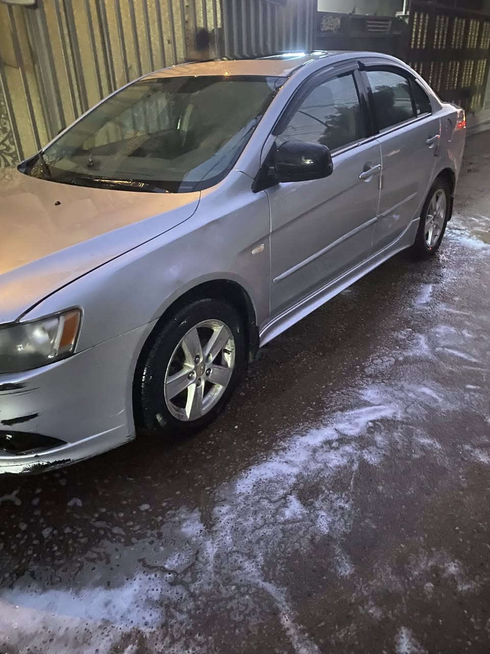 السلام عليكم لاانسر قرش للبيع الفين و٩ سياره خليجي مابيها صبغ سياره حلوه صدر جديد تايرات  نضيفه     كير محرك    ا خير من لله    السعر ٧٧                   ***********
