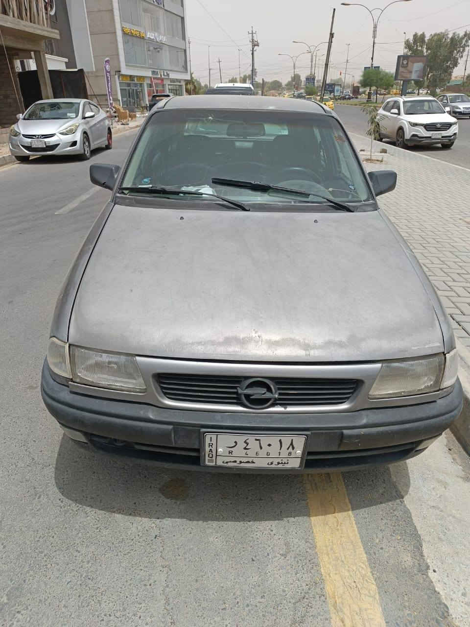 أوبل أسترا موديل 91 جنطه لون رصاصي حجم 16مكينه وگير شرط طخم تاير باتري جديد تغليف داخل جديد صدر امامي وخلفي السعر 45الاتصال على الرقم *********** او المراسله عالواتس اب شرط التحويل
