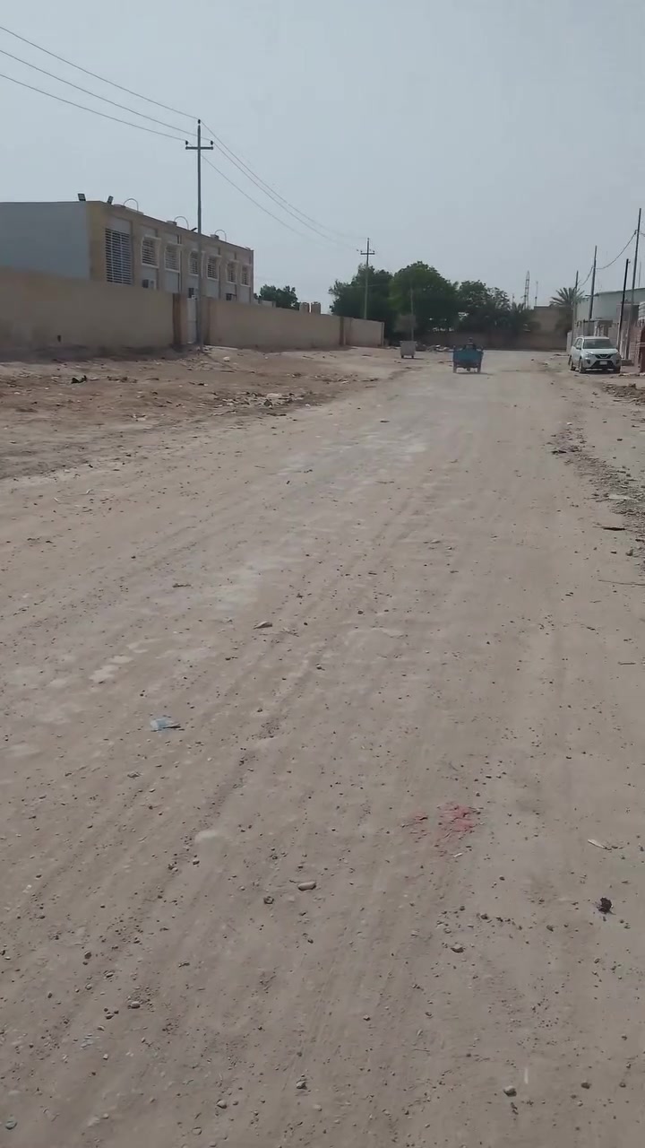 السلام عليكم ورحمه الله وبركاته 
البيت البيع للواء حنين مساحته 400 بعد عن شارع الحي أقل من ميه متر مجاور مدرسه الجديده بسعر مناسب مستعجل كلش على بيع

بناء مالته يتكون من 
استقبال طوله 11 متر سيراميك وسقف ثنوي 
غرفتين اكبار 
صاله دبل 
مطبخ+ حوش،كبير+ حديقه 
***********
