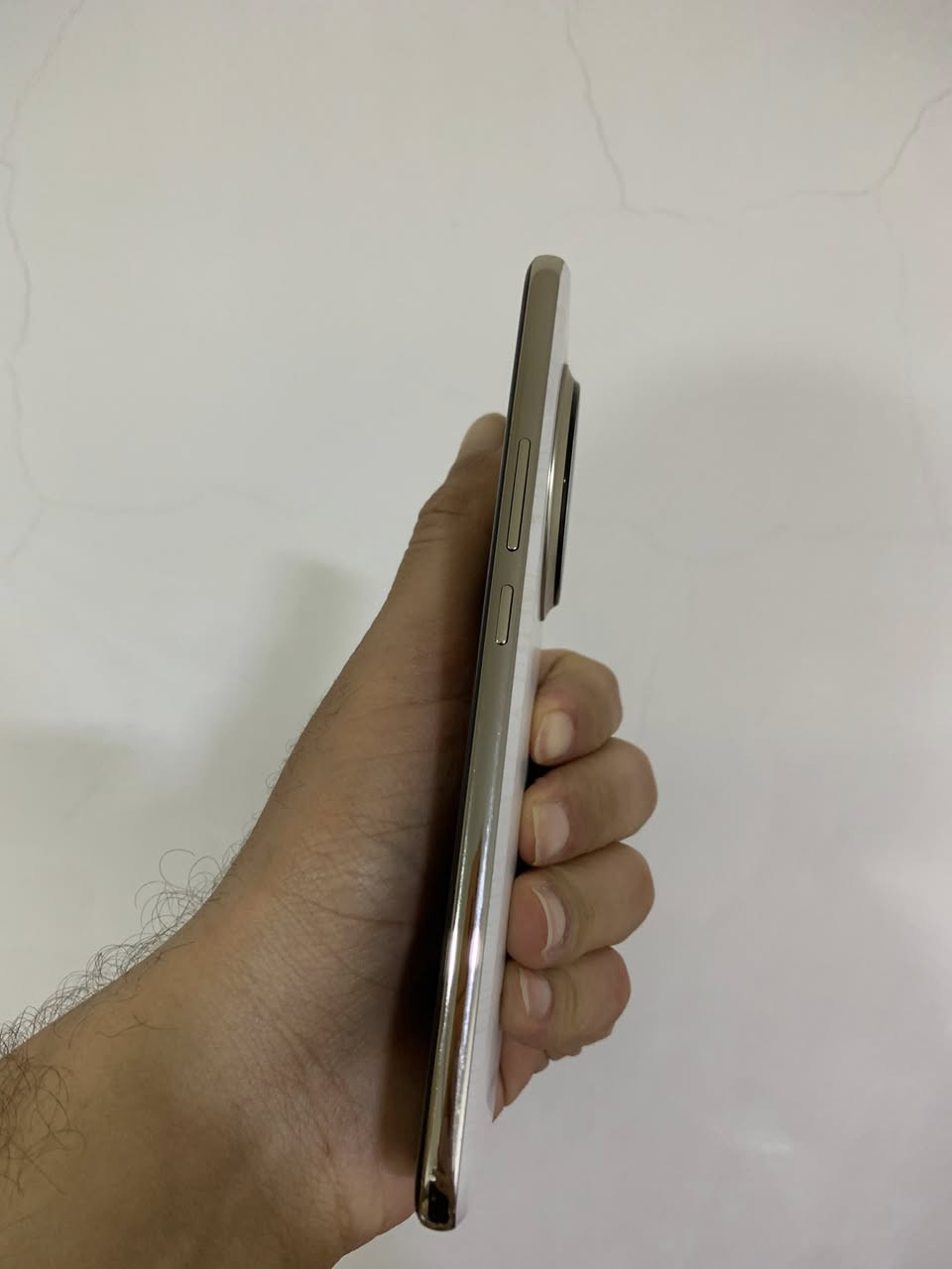 ريلمي 14 برو بلس 5G
الذاكرة 512 
البطارية 6000 مللي أمبير 
معدل تحديث الشاشة 120 هرتز 
يشغل ألعاب 120 فريم 
الظهر يتغير لونه بالبرودة 
كامل ملحقات مكفول شاحنة اصلية مال الجهاز 80 واط + كارتون + كفر الشركة الأصلي 
مشتري ب 650 
رايده ب 500 بي مجال بسيط


**إذا كنت صاحب هذا الإعلان وتريد حذفه لأي سبب، رجاءا أرسل رسالة إلى الدعم الفني**