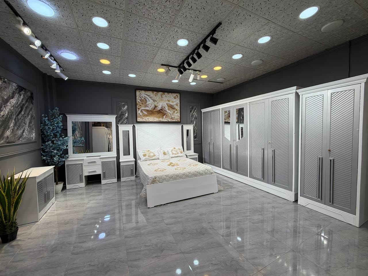 متوفر الان موديلات جديدة السعر 975. 
غرفه نوم نجارة عراقية 7 قطع موجود توصيل و شد لكافة المحافظات للحجز والاستفسار مراسلتنا على الخاص او على رقم الواتساب / ***********
